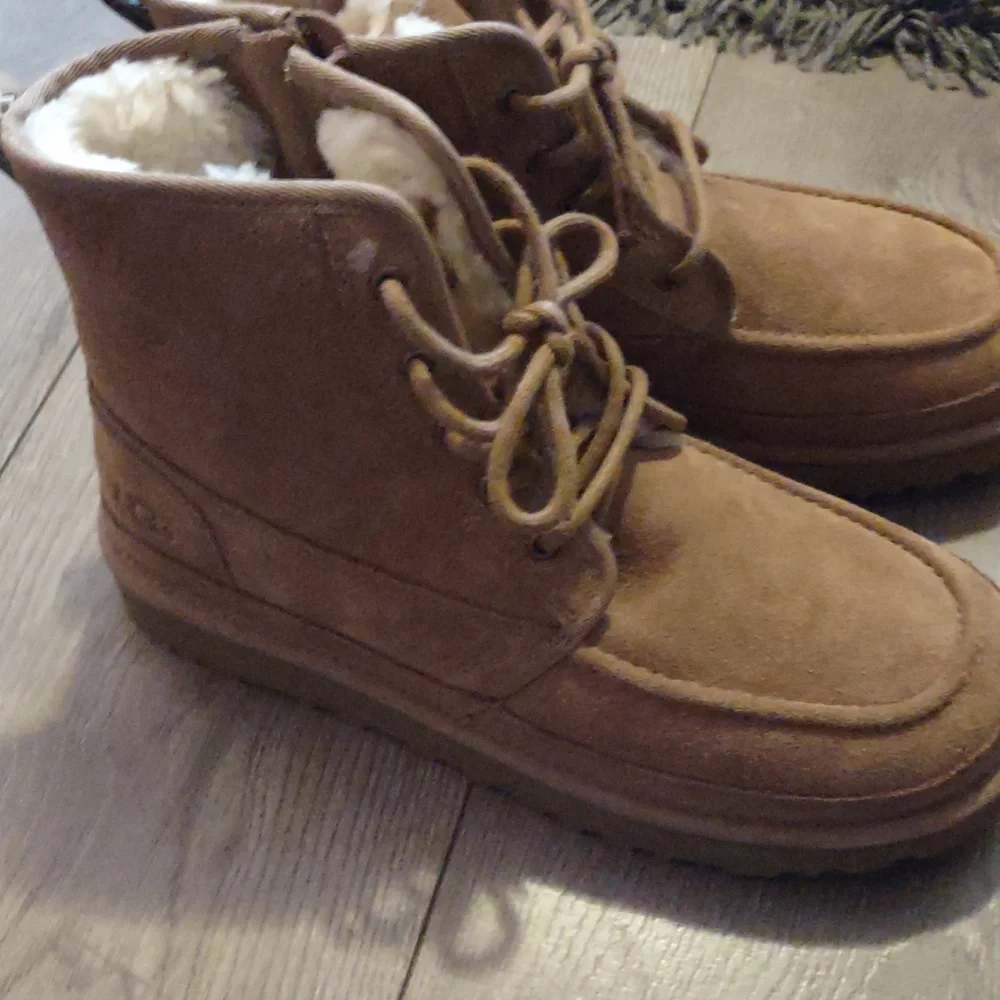 Boots - Picture 3 of 3